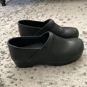 Black Sanita clogs